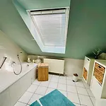 Apartment Moderne 3-zimmer-wohnung Mit Büro, 2 Balkonen&tiefgarage
